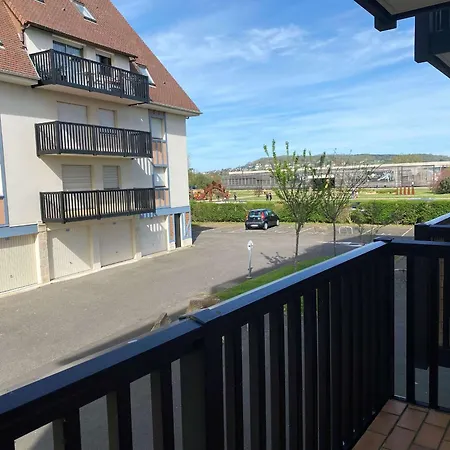 2 Pieces Avec Balcon Et Parking Proche - Fr-1-712-81 *