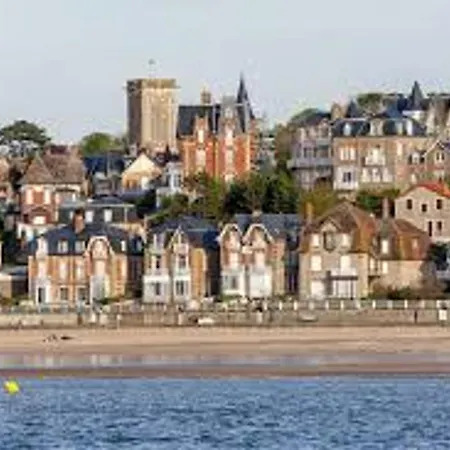 2 Pièces Avec Balcon Et Parking Près De La - Fr-1-712-81 Villers-sur-Mer