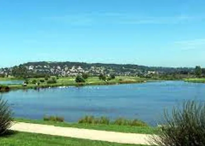 2 Pièces Avec Balcon Et Parking Près De La - Fr-1-712-81